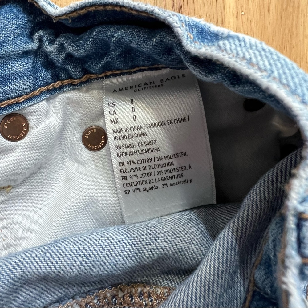 American Eagle Boyfriend Distressed Denim Shorts Size 0 - Picture 5 of 6